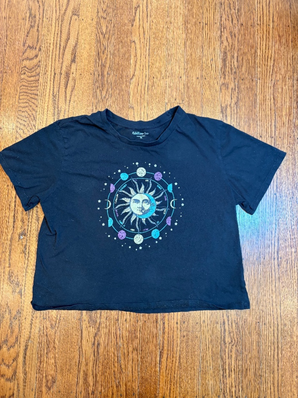 🌙 Rebellious One Celestial Crop Tee | Astrology Graphic | XL 🌙